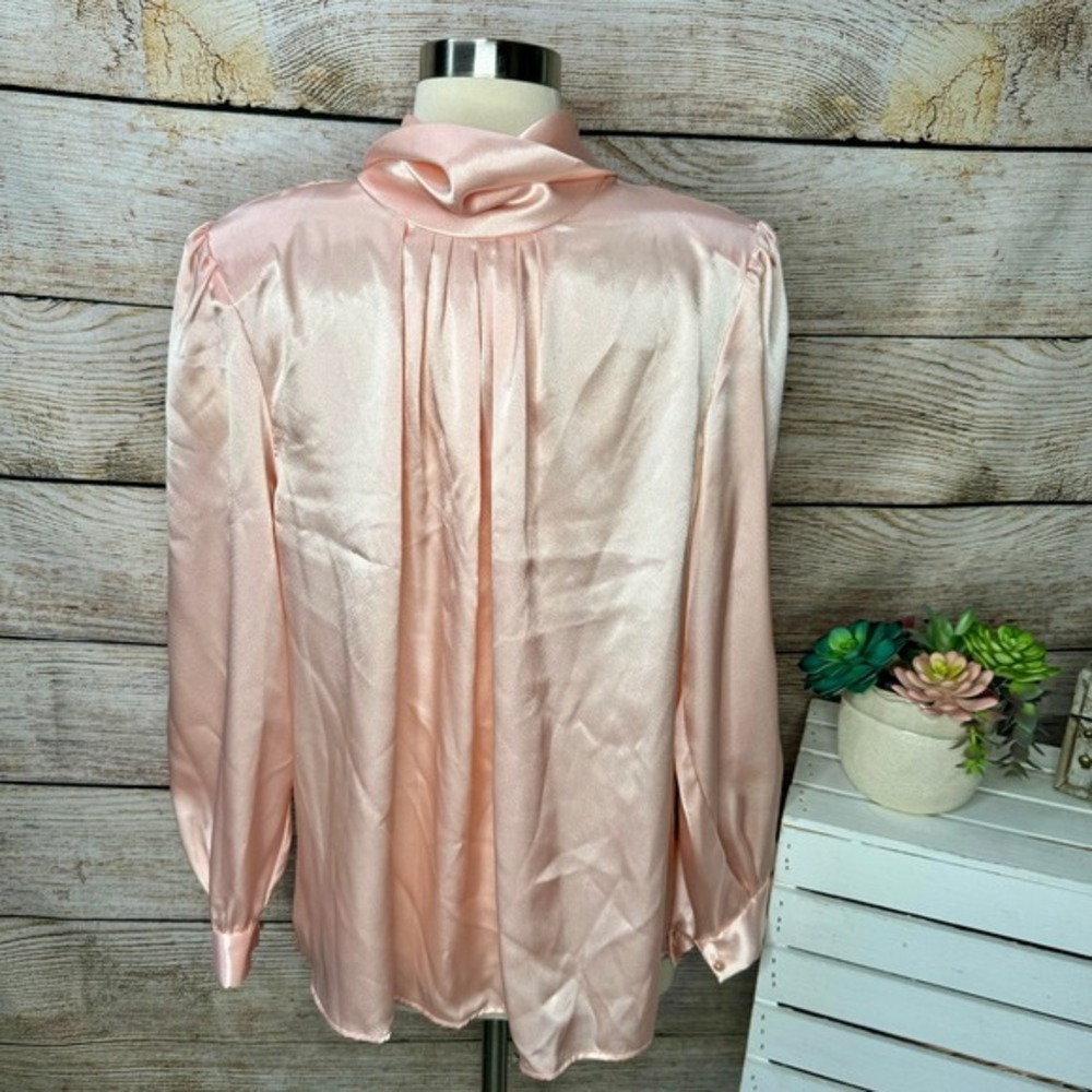 5/$25 Risky Business Pink Satin Blouse Long Sleeve‎ Button Up Secretary Top 36 - Picture 4 of 7